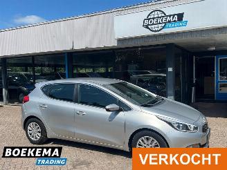 Voiture accidenté Kia Cee d cee'd 1.6 GDI 20th Anniversary Navi Cruise control Airco 2013/8