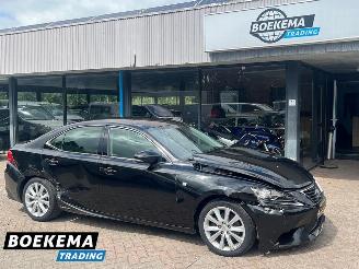 Unfallwagen Lexus IS 300h 25th Edition Stoelverwarming Navigatie Parkeercamera 2016/5