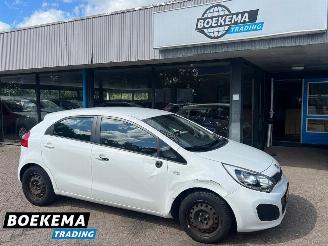 krockskadad bil auto Kia Rio 1.2 CVVT Comfort Pack Navi Airco Cruise 2013/8