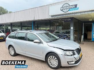 krockskadad bil auto Skoda Octavia Combi 1.2 TSI Ambition Navigatie Cruise Climate 2014/6