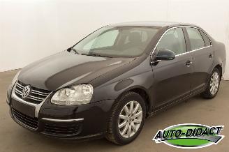 krockskadad bil auto Volkswagen Jetta 1.6 TDI Airco 2010/8