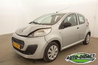 skadebil auto Peugeot 107  2012/11