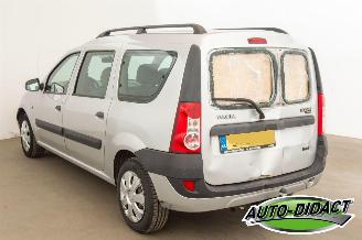 Dacia Logan 1.6-16V Airco Lauréate 7p. picture 3