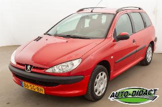 Coche accidentado Peugeot 206 SW 1.4 One-Line 2005/12