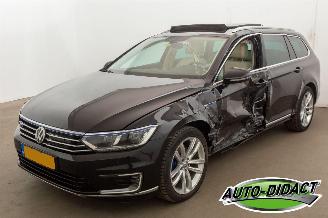 krockskadad bil auto Volkswagen Passat GTE 1.4 TSI Variant Connected Series Plus 2016/12