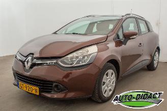 krockskadad bil auto Renault Clio Estate 1.5 dCi Navi Eco Expression 2015/8