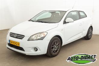 uszkodzony samochody osobowe Kia Pro cee d 1.6 Clima X-clusive 2009/10