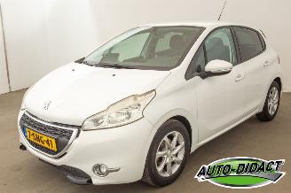 Coche accidentado Peugeot 208 1.2 e-VTi Automaat Blue Lease 2013/11