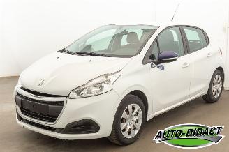 krockskadad bil auto Peugeot 208 1.2 78.525 km 2018/6
