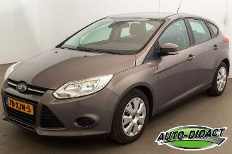 krockskadad bil auto Ford Focus 1.0 Airco Navi EcoBoost Lease Trend 2012/6