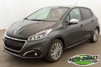 skadebil auto Peugeot 208 1.2 Airco Navi 2017/3