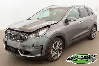 skadebil auto Kia Niro 1.6 Automaat Clima Navi Leder Camera 2017/10