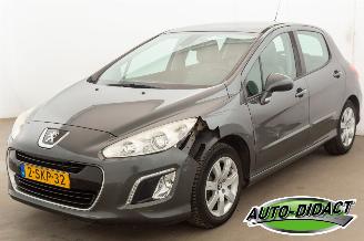 krockskadad bil auto Peugeot 308 1.6 VTi 105.889 km Clima Navi Leder Style 2013/10