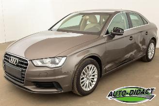 Voiture accidenté Audi A3 1.6 TDI Clima Navi Leder Ambiente 2014/3