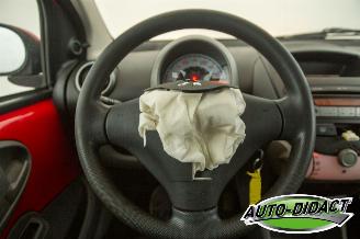 Peugeot 107 1.0-12V XS picture 5