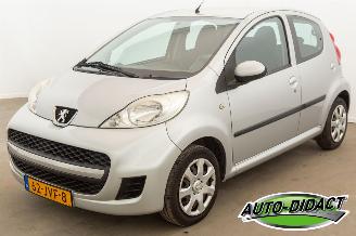 Vaurioauto  passenger cars Peugeot 107 1.0-12V 102.196 km Airco Sublime 2009/9