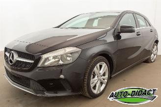 skadebil auto Mercedes A-klasse 180d Airco Navi Half Leder 2016/11
