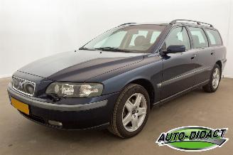Damaged car Volvo V-70 2.4 Edition II Airco Leder 2004/8