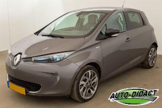 Damaged car Renault Zoé 41kWh Koopaccu Automaat Navi Camera Clima 2017/2