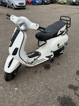 škoda koloběžky Vespa   2014/6