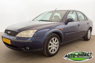 Schadeauto Ford Mondeo 2.0-16V Trend Airco 2002/1