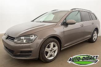 krockskadad bil auto Volkswagen Golf 1.6 TDI Automaat Clima Navi Trendline 2017/4