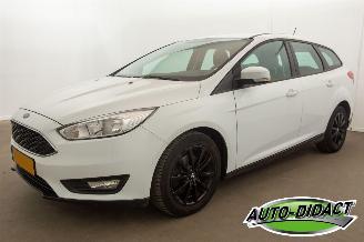 damaged passenger cars Ford Focus 1.0 Clima Navi MOTORSCHADE Lease Edition 2017/10