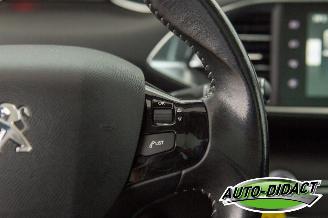 Peugeot 308 1.6 Active Clima Navi Camera Pano picture 15
