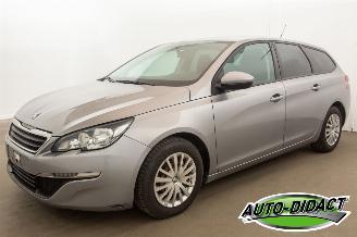 krockskadad bil auto Peugeot 308 1.6 BlueHDI Clima Navi  Active Business 2015/7