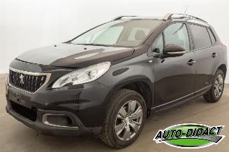 damaged passenger cars Peugeot 2008 1.2 Clima Navi 117.759 km Access 2017/1