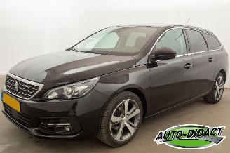 Voiture accidenté Peugeot 308 SW 1.2 PureTech Automaat Pano Camera Clima Blue Lease Premium 2019/11