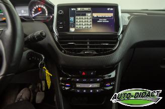 Peugeot 2008 1.2 60kW Navi Clima Access picture 10