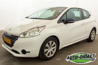 skadebil auto Peugeot 208 1.0 VTi Airco 113.669 km NAP LIKE 2014/10