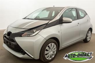 krockskadad bil auto Toyota Aygo 1.0 X-Play Airco Camera 2017/3