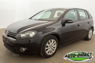 krockskadad bil auto Volkswagen Golf 1.6 TDI 77kW Clima 2012/10