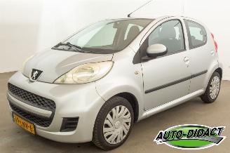 Schadeauto Peugeot 107 1.0-12V XS Automaat 2010/6