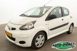 Schadeauto Toyota Aygo 1.0-12V - Airco - 5 deurs - Access 2011/3