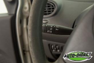 Renault Twingo 1.2-16V Airco Authentique picture 12