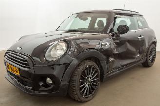Vaurioauto  passenger cars Mini Cooper 1.5 Cooper Automaat Navi Clima Leder Chili Business 2015/6