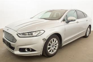 uszkodzony samochody osobowe Ford Mondeo 1.5 Clima Camera Titanium 2018/1