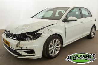 Damaged car Volkswagen Golf 1.6 TDI Navi Clima Comfortline 2019/8