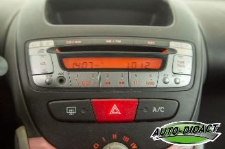 Peugeot 107 1.0-12V XS Airco picture 8
