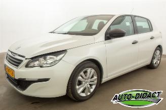 damaged passenger cars Peugeot 308 1.2 VTi Airco Blue Lease 2013/10
