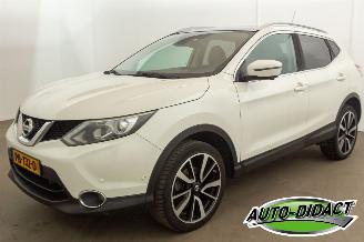 Schadeauto Nissan Qashqai 1.6 Tekna Pano Leder Camera Navi 2017/5