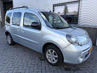 Unfallwagen Renault Kangoo 1.6 16V Privilege met Rolstoellift 2013/5