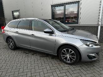 Peugeot 308 1.2 PureTech Allure Automaat picture 2