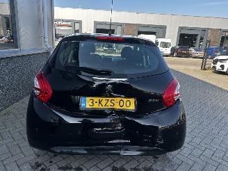 Peugeot 208 1.2 VTi Envy picture 16