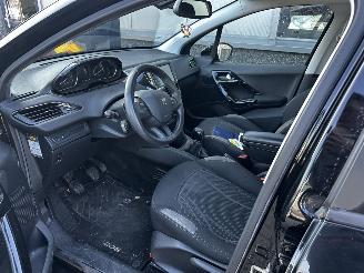 Peugeot 208 1.2 VTi Envy picture 27