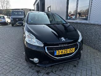 Peugeot 208 1.2 VTi Envy picture 11