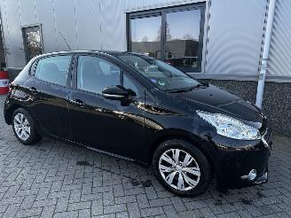 Peugeot 208 1.2 VTi Envy picture 12